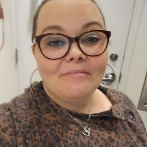 Meet your Posher, Stephanie aka BrookeResale740